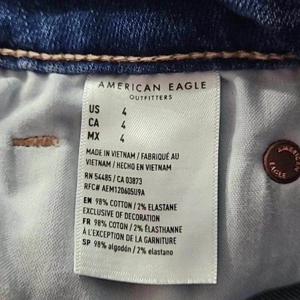 American Eagle Medium Wash High-Rise Shortie Super Stretch Jean Shorts. Size 4. - Picture 5 of 6